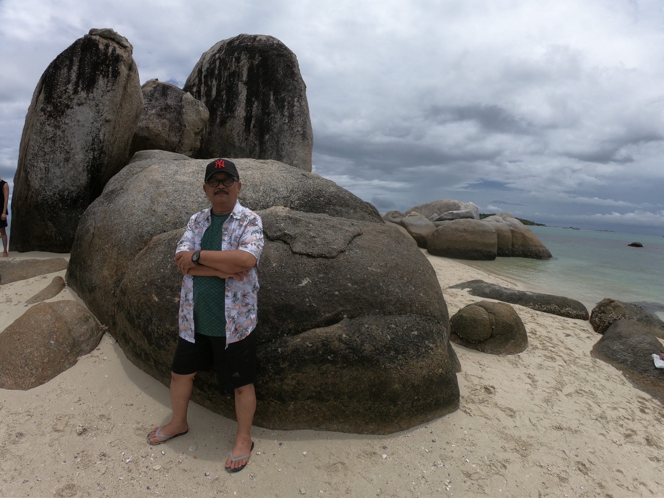 Pulau Batu Berlayar - JS Tour Belitung